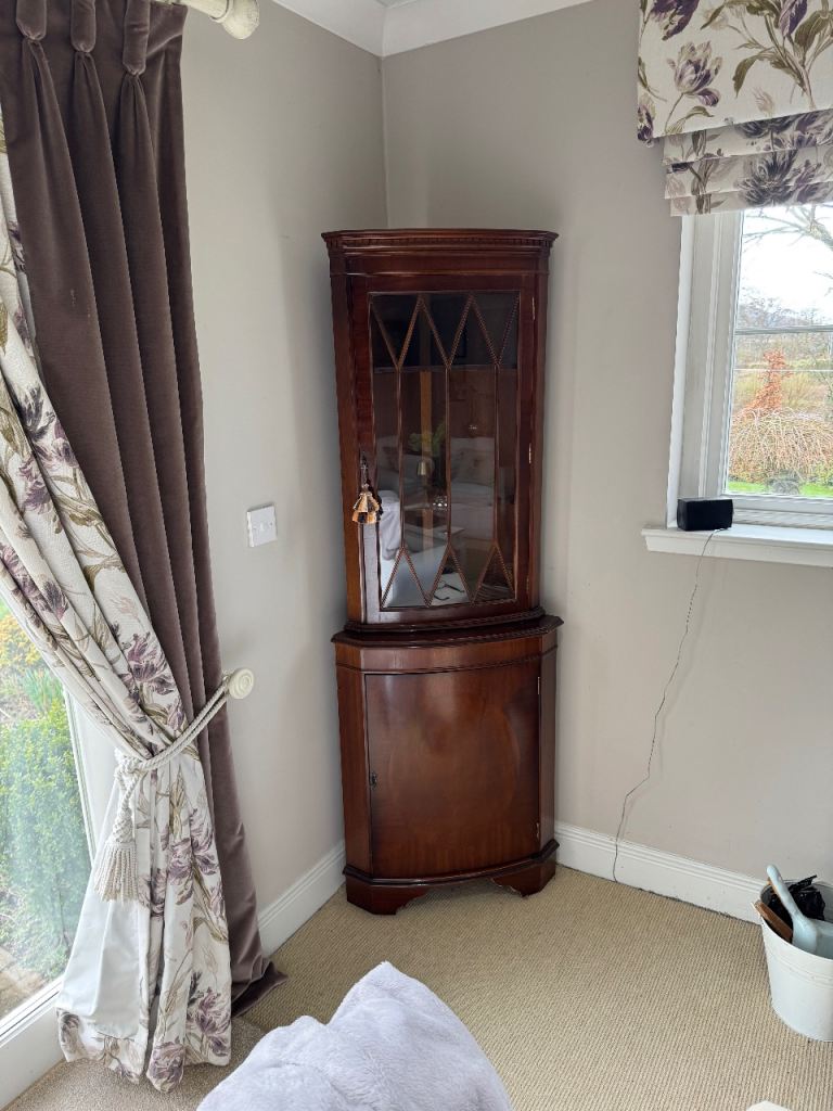 Corner unit