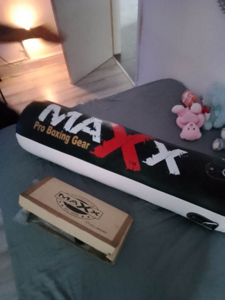 MAXX Pro Boxing Gear Punching Bag – Good Condition