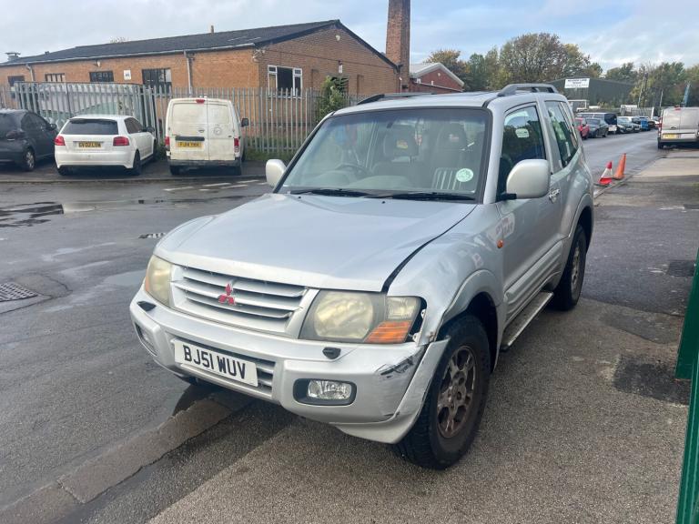 2001 Mitsubishi Shogun 3.2 DI-D Equippe 3dr Auto ESTATE Diesel Automatic