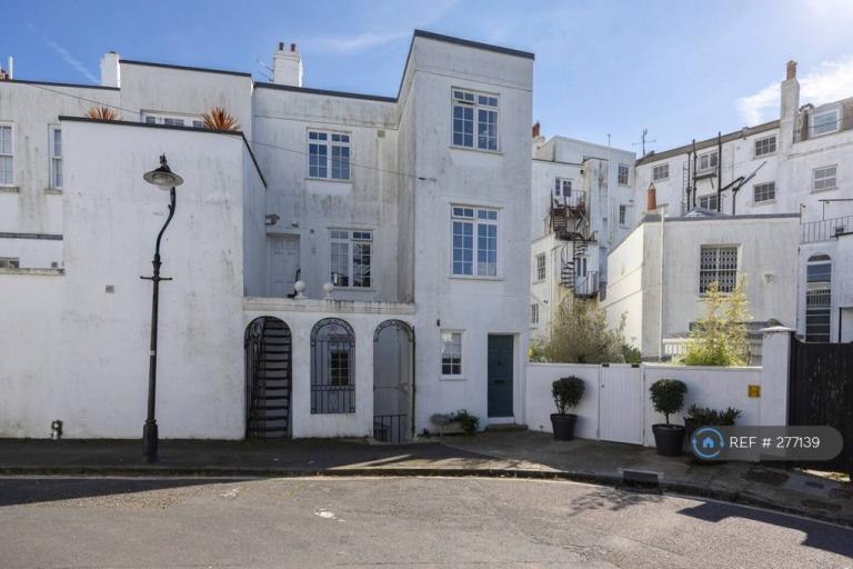 2 bedroom flat in Rock Grove, Brighton, BN2 (2 bed) (#277139)