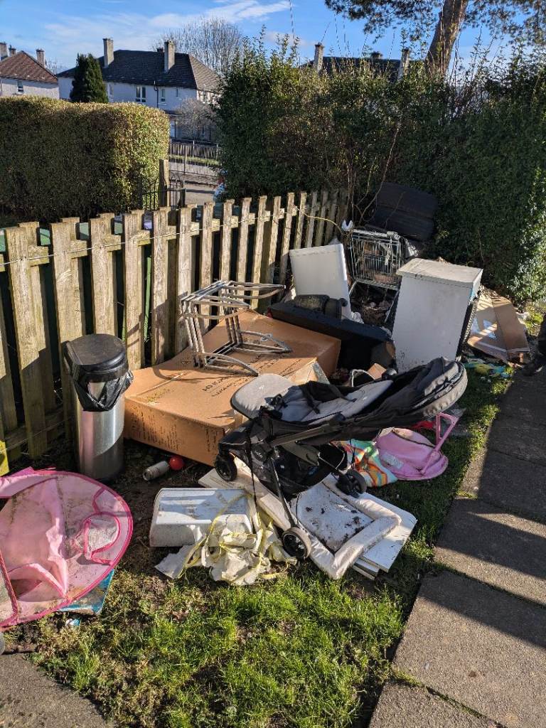 RELIABLE RUBBISH REMOVAL - HOUSE/GARAGE/GARDEN CLEARANCE - BINS EMPTIED - COUCH/MATTRESS UPLIFT