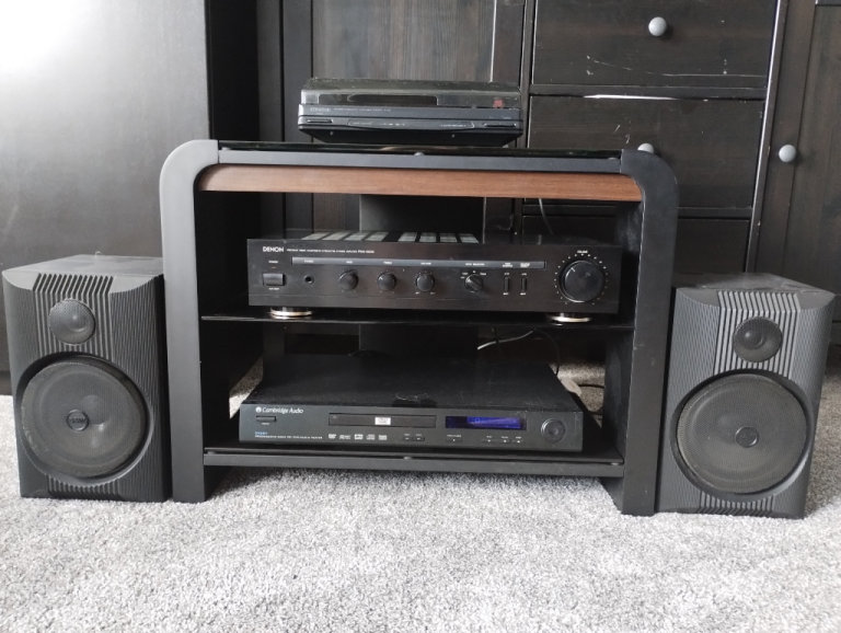 Hi-Fi Stereo System Denon PMA 250 mk3 + BW Speakers + CD player + Vinyl Player + hi-fi cabinet 
