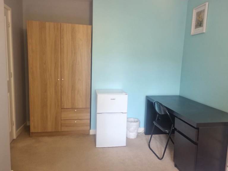 Large Double Room to Let