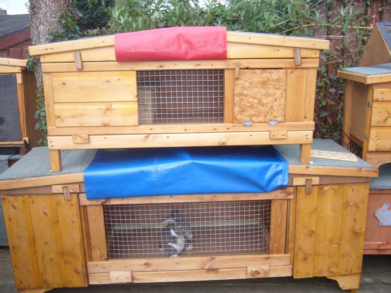 X3RABBIT HUTCH ROBUST   NON ROTT BASE  12120 WIDE £45  WALK IN MESH S 6X3FT £30 EACH  SHOWROOM     