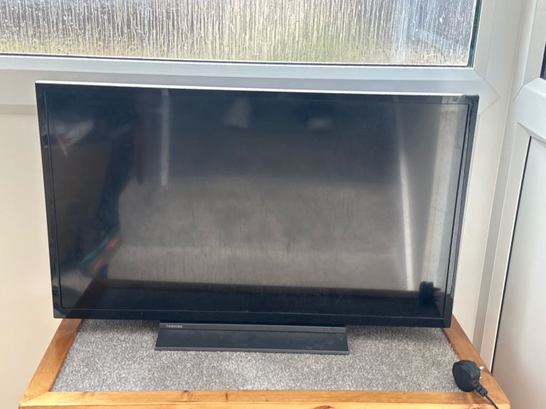 Toshiba - Black TV 