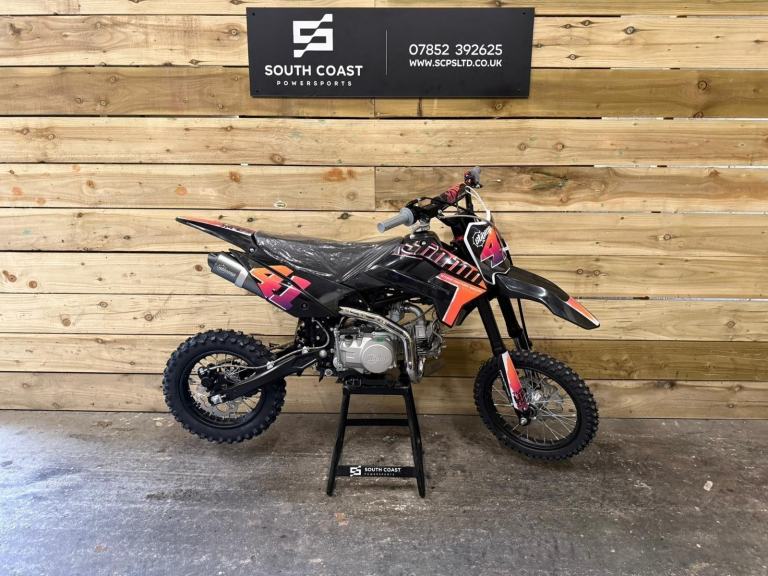 STOMP Z3R-140 PIT BIKE BRAND NEW MAIN DEALERS