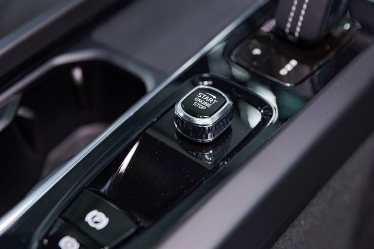 2022 Volvo XC60 2.0 B4D R DESIGN Pro 5dr AWD Geartronic ESTATE DIESEL Automatic