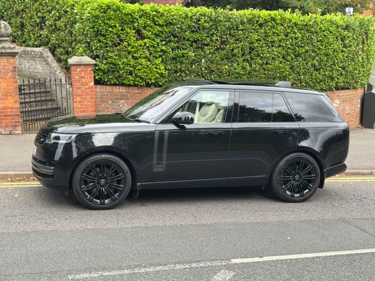 2022 Range Rover P530 Autobiography 4.4 V8 Petrol New Shape Ultimate Black 1 owner 
