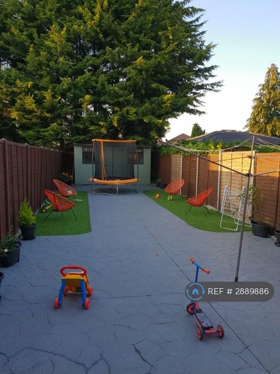 3 bedroom house in Gosling Road, Langley, SL3 (3 bed) (#2889886)