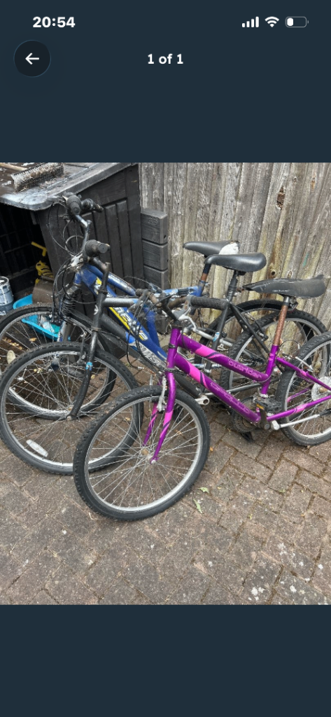 3 mountain bikes 