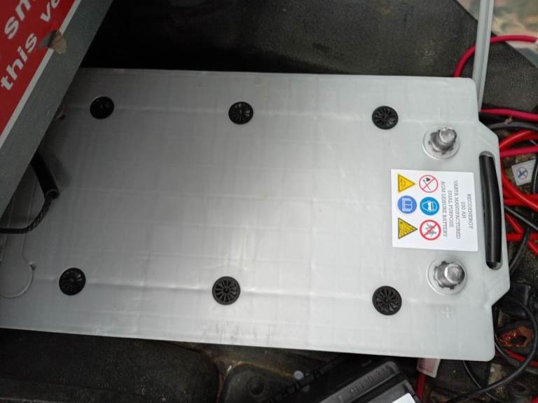 E BATTERY IN BRAND NEW CONDITION . 
