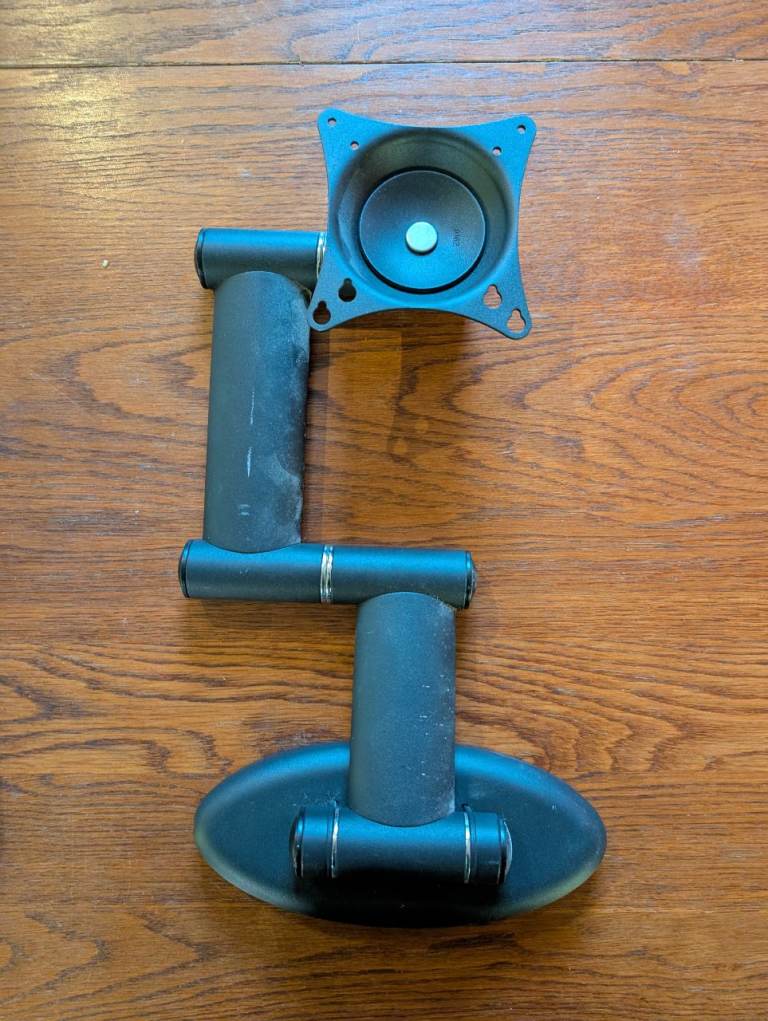 Free Adjustable TV/Monitor Mount Wall Bracket