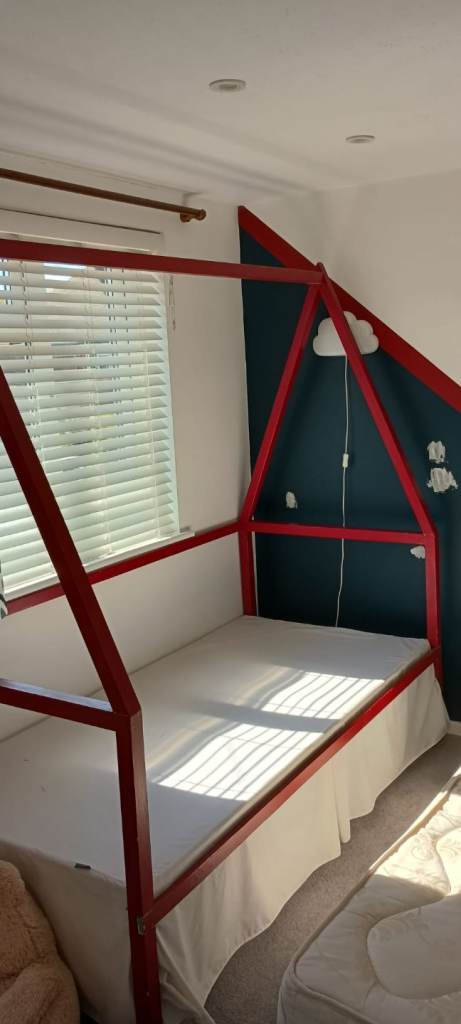 Kids teepee type single bed frame 