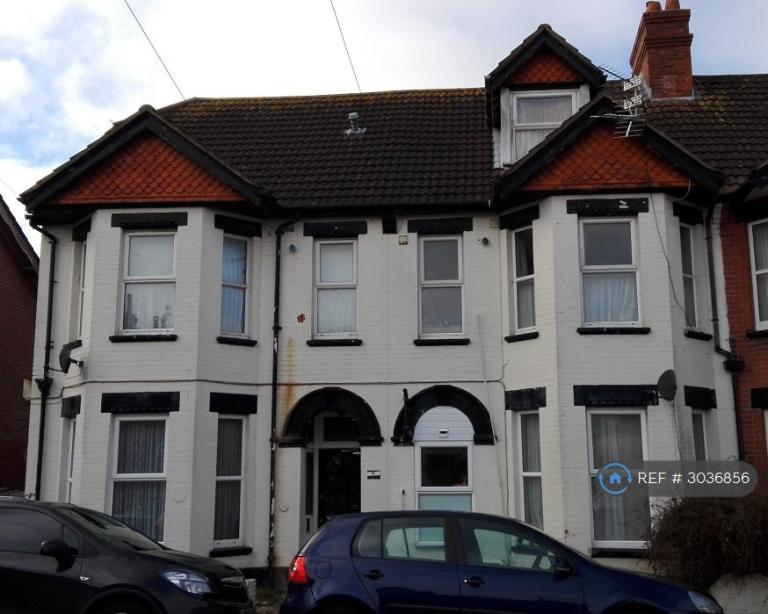 2 bedroom flat in Salisbury Road, Bournemouth, BH1 (2 bed) (#3036856)