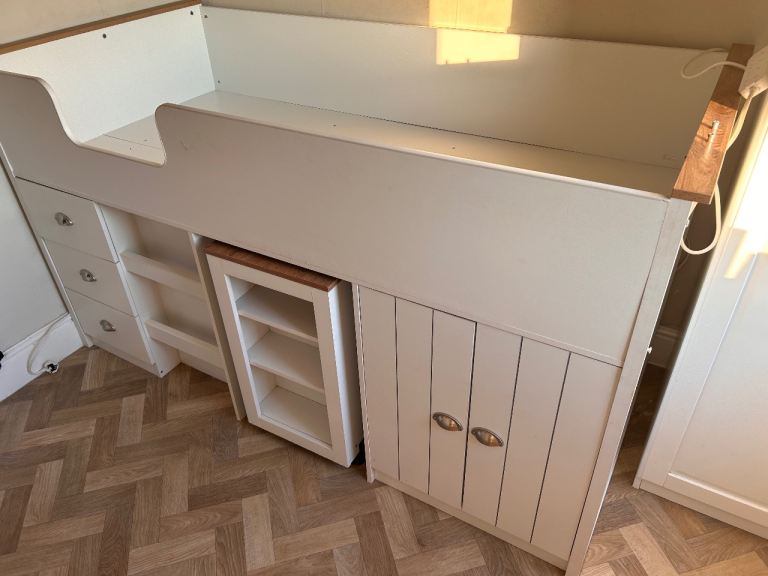 Free cabin bed