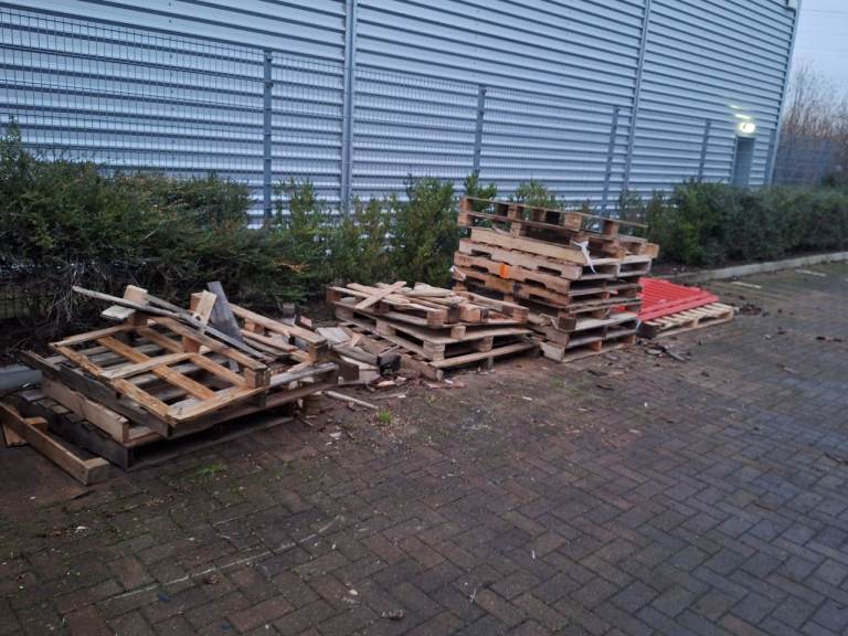 FREE SCRAP WOODEN PALLETS (COLLECTION DETAILS IN DESCRIPTION)