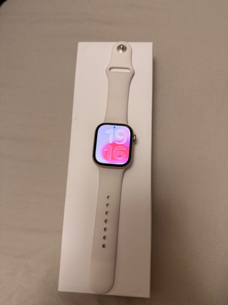 Apple watch series 11 GPS rose gold like new