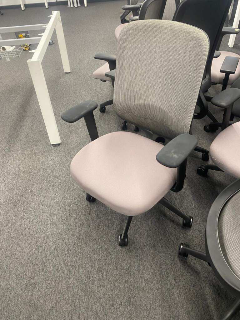 Office Chair with Mesh Back – Grey Fabric, Good Condition (Delivery Available)