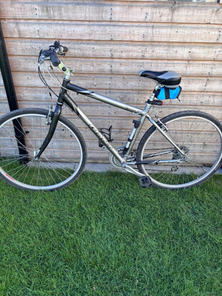 Giant Cypress Men’s Hybrid Bike 19” Frame In Good Condition