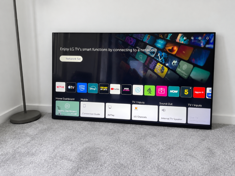 LG 55” Nanocell 4k UHD HDR Smart TV, Excellent Condition (original stand included)