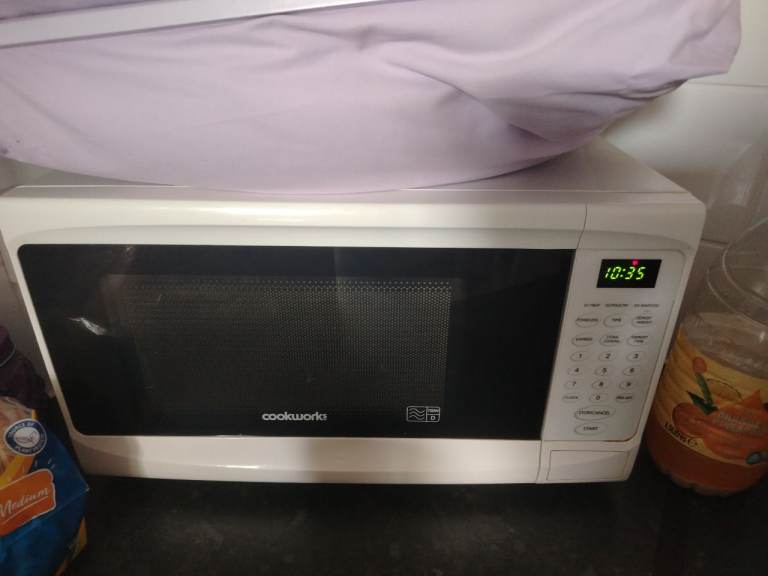 Cookworks Microwave Oven – White, Good Condition