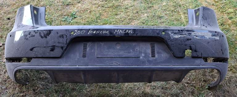 2017 PORSCHE MACAN REAR BUMPER.