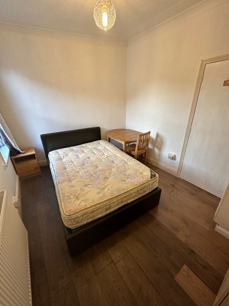 To let a Single bedroom in Poole