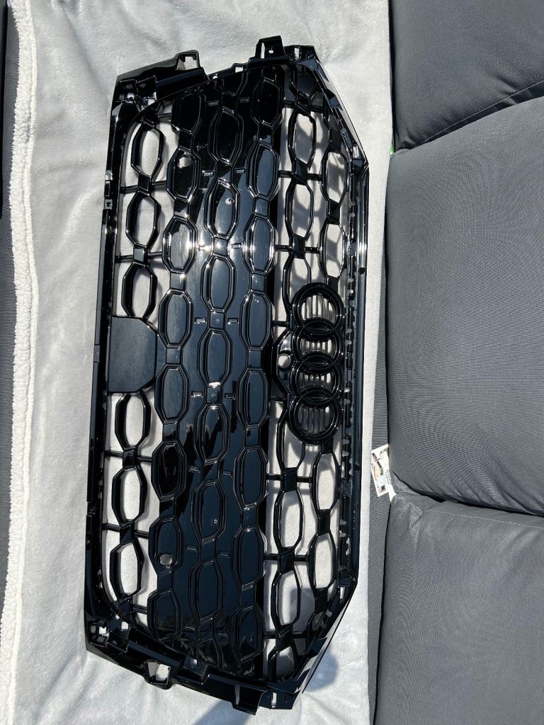 Audi RS3 8Y Front Grill 