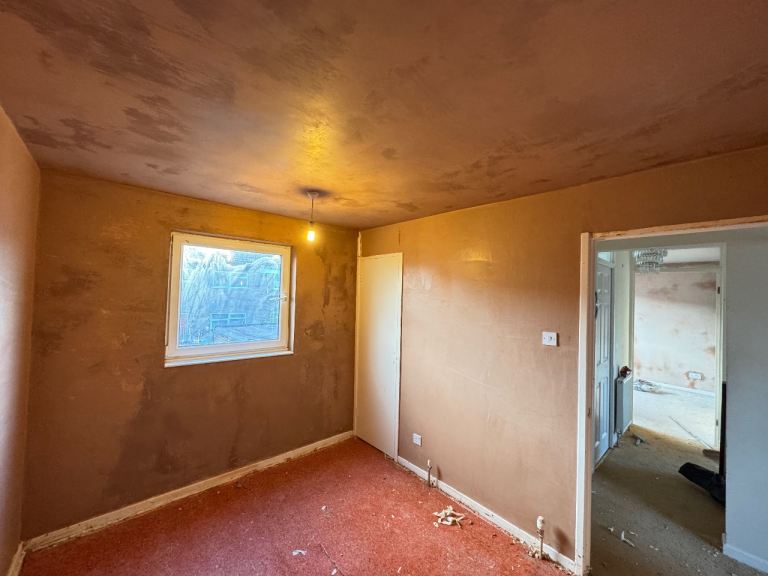 Professional skimming & plastering services and smooth finish 