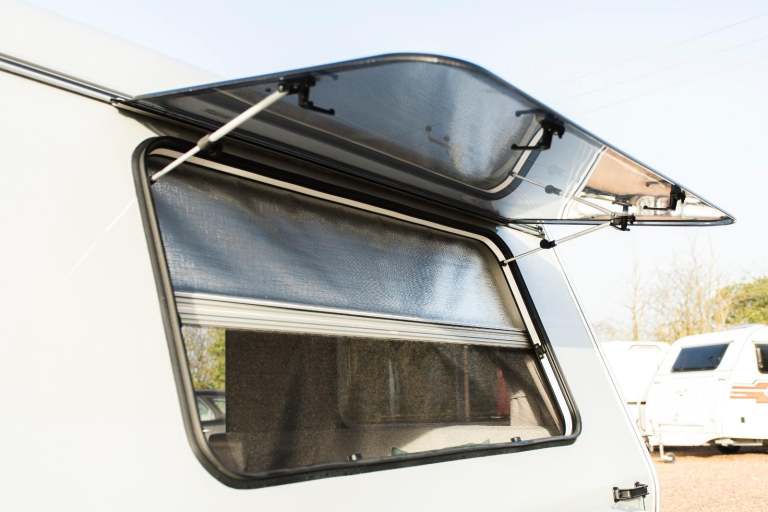 Freedom Jetstream Twin Sport Flare | Small 2 Berth Caravan with Shower