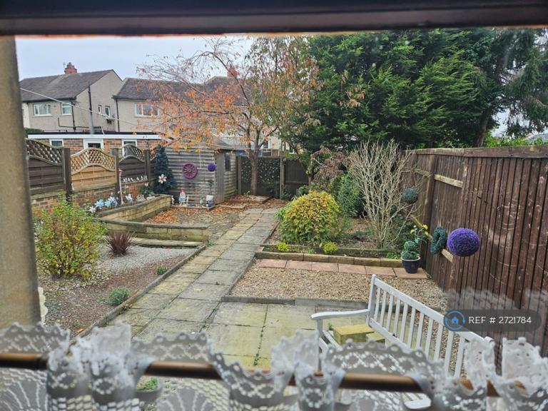 3 bedroom house in Long Lane, Huddersfield, HD5 (3 bed) (#2721784)