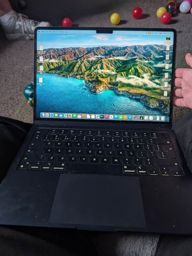 MacBook air 13" (M3 chip) 2024