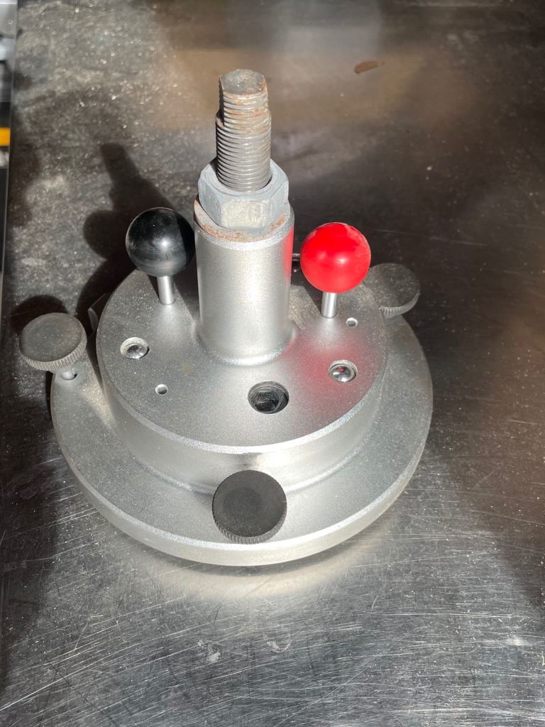Crankshaft seal installer