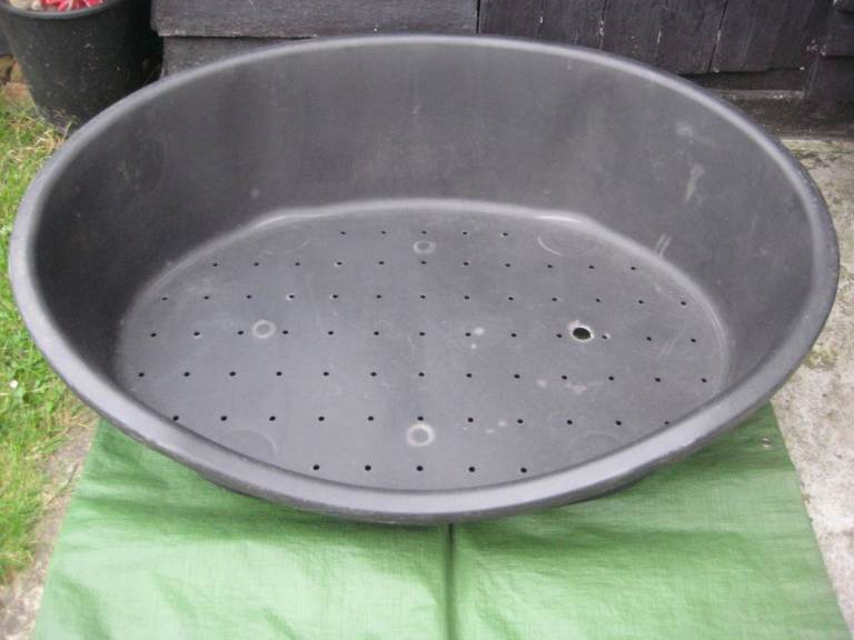 Large Durable Plastic Dog Bed for £5.00