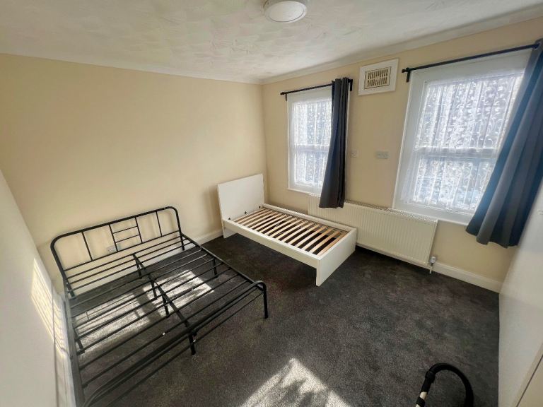 *** 5 Double Rooms Address: Hartington Road, Southall UB2 5AU