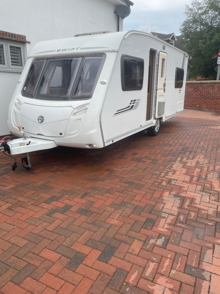 2009 Swift 555 4 berth caravan.fixed bed 