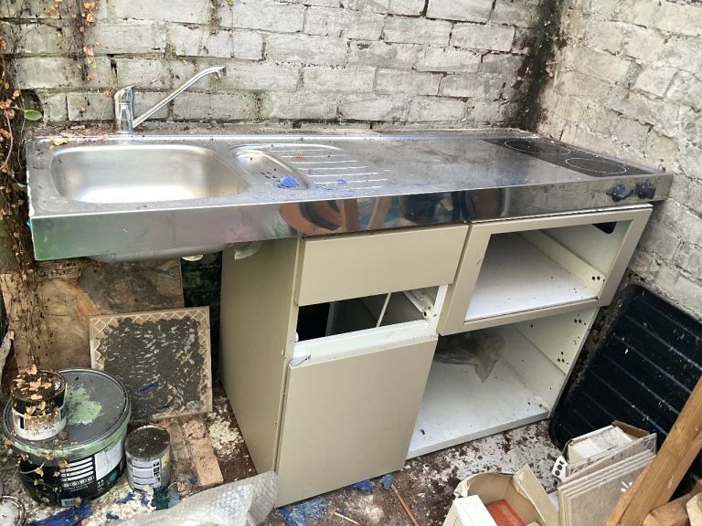 Stainless steel sink unit with a hob built-in