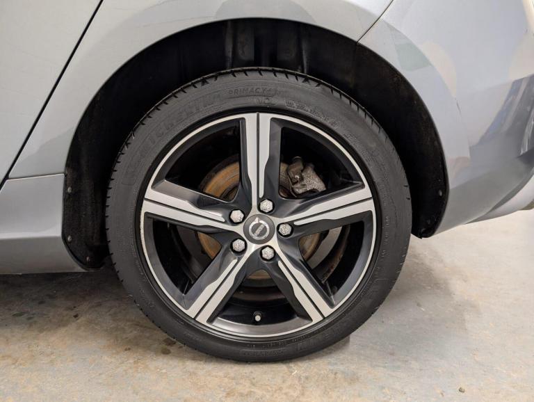 2019 Volvo V40 2.0 T2 GPF R-Design Nav Plus Euro 6 (s/s) 5dr HATCHBACK Petrol Manual