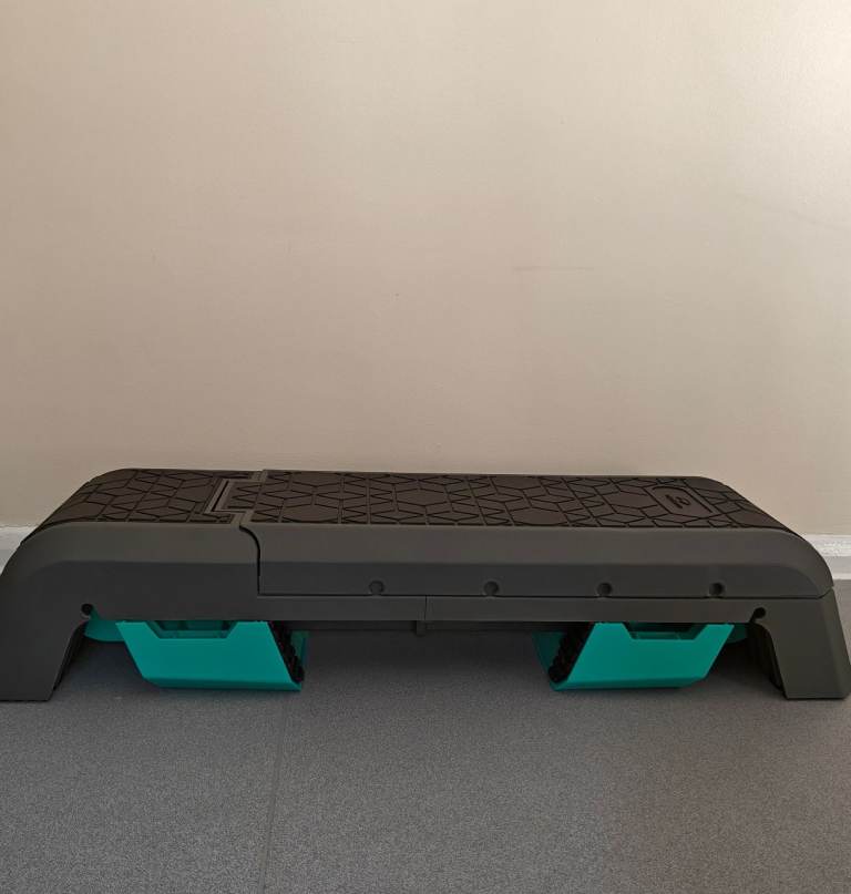 Leikefitness Multifunctional Aerobic Deck & Weight Bench + Accessories (Near New Condition)