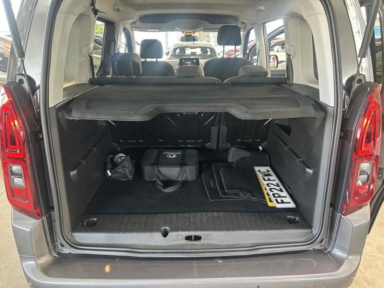 2022 Vauxhall Combo SE MPV Electric Automatic