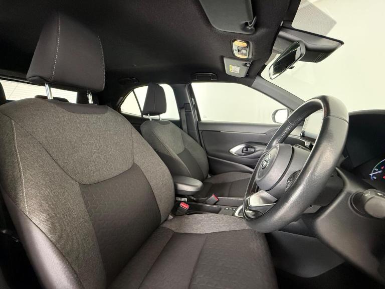 2023 Toyota Yaris Cross 1.5 VVT-h Design E-CVT Euro 6 (s/s) 5dr HATCHBACK Petrol/Electric Hybrid ...