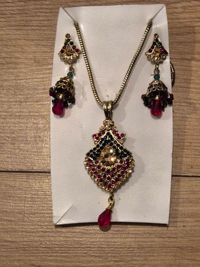 New Indian Style Jewellery Set – Necklace & Earrings