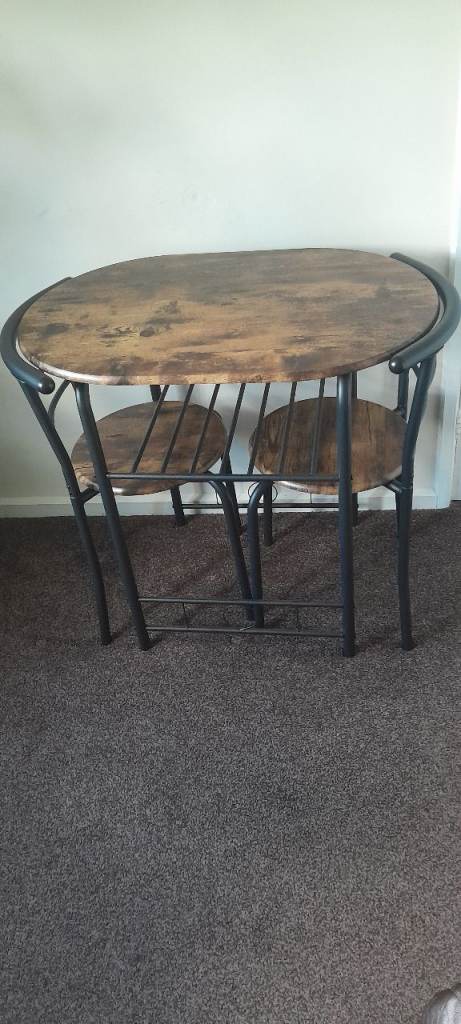 Small table and chairs 