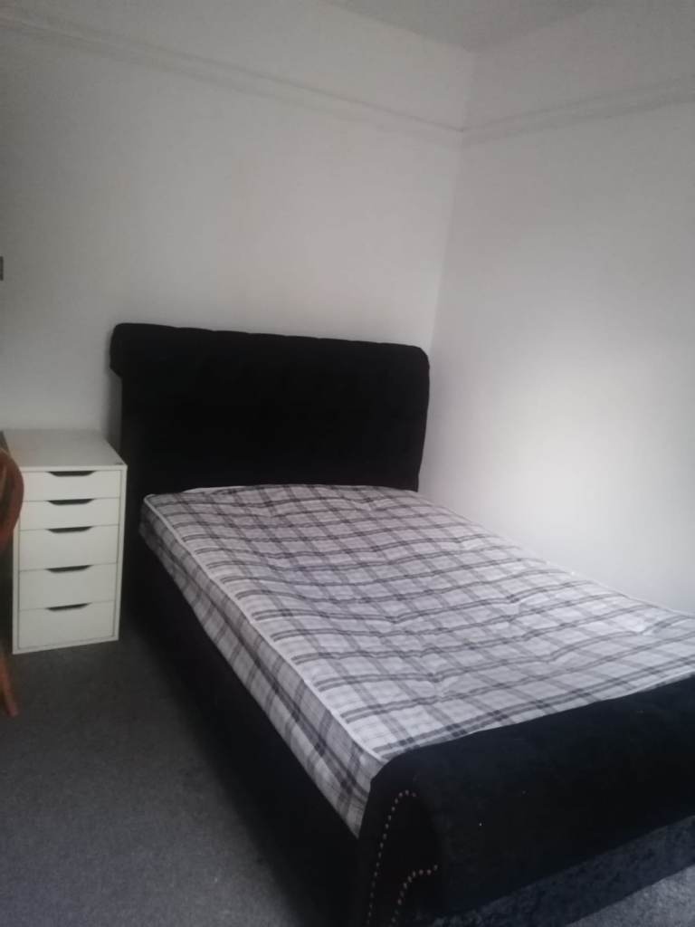 Spacious & Cosy Single room for rent LU1 1DJ