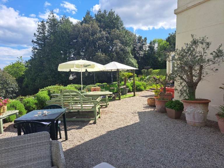 SELF CATERING FULLY EQUIPPED HOLIDAY APARTMENTS 