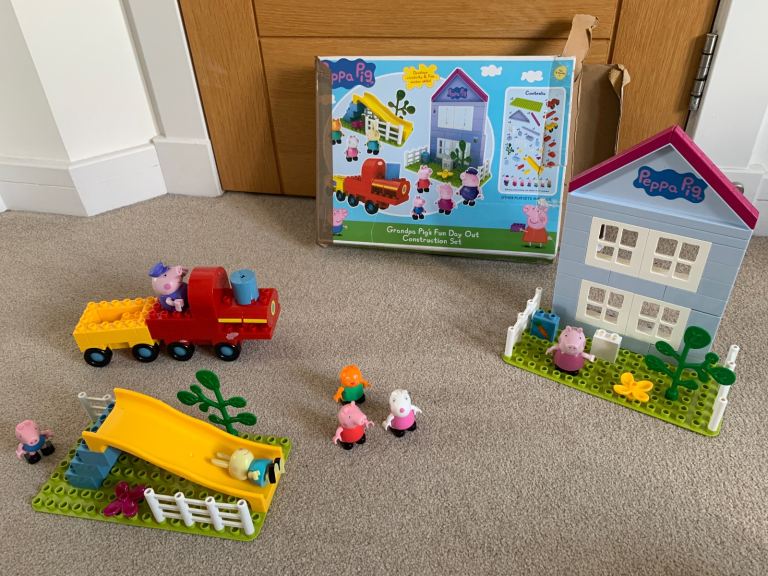 Peppa Pig - Grandpa Pig’s Fun Day Out Construction Set