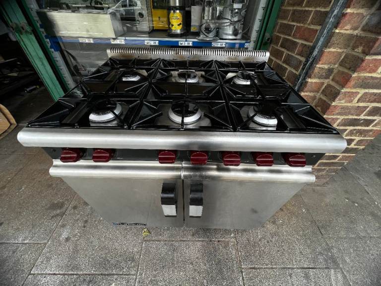 Stainless Steel 6-Burner Gas Hob – OVEN  Good Condition CATERING COMMERCIAL KITCHEN RESTAURANT
