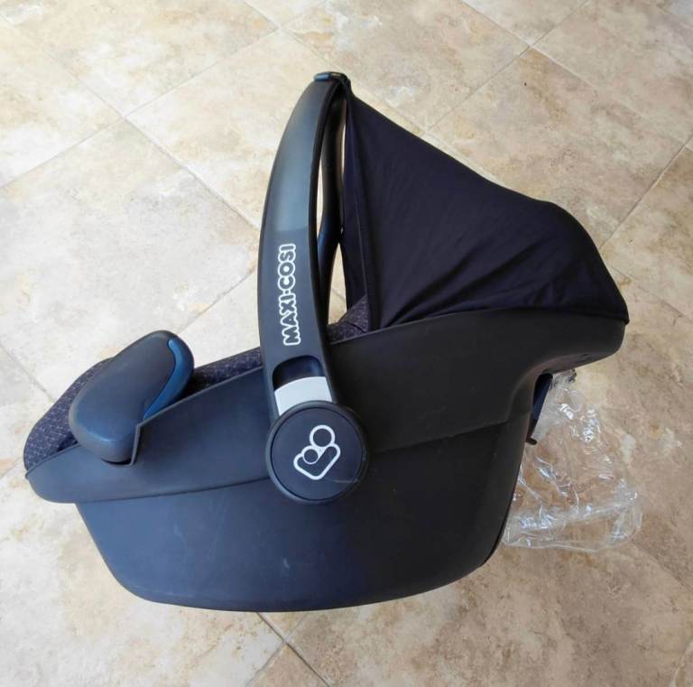 Maxi-Cosi baby travel seat - with instruction booklet