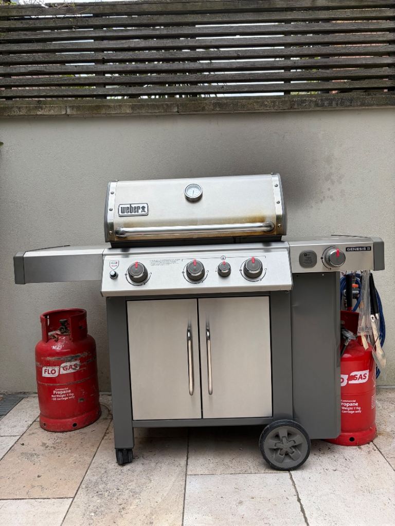 Weber Genesis II Premium Gas BBQ – Excellent Condition