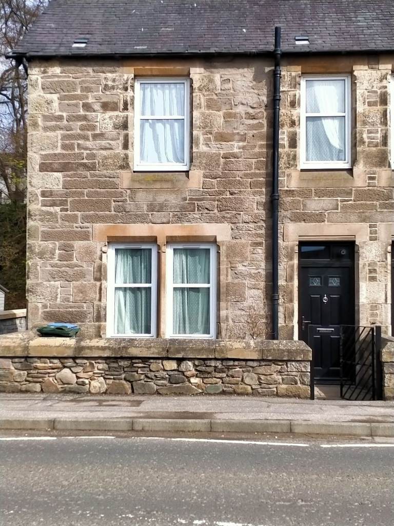 Scone- one double bedroom flat- fully insulated and renovated -CH/DG -£575 pcm